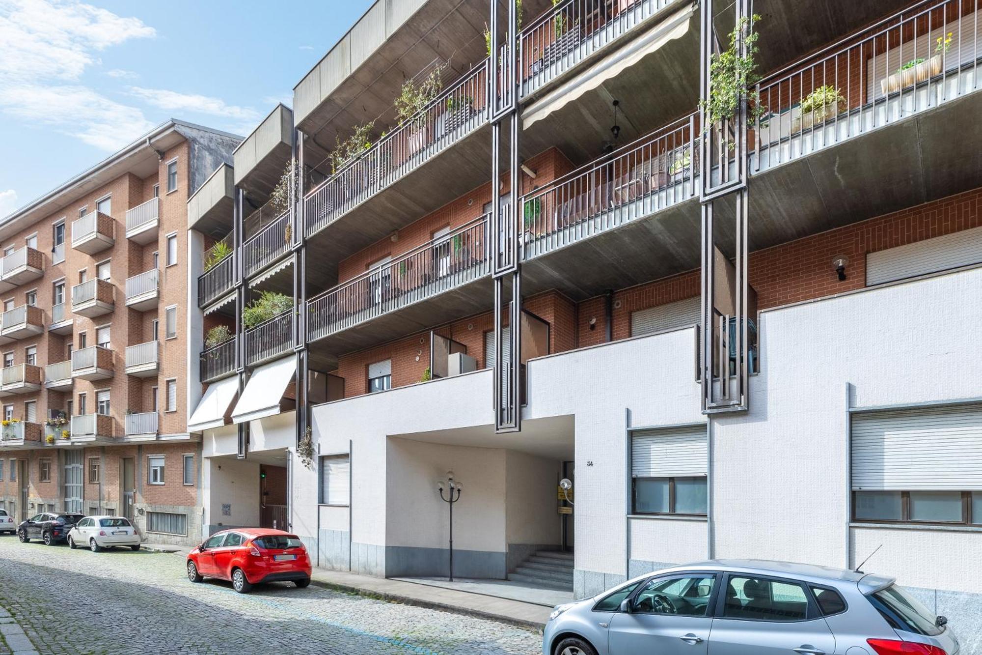 C8 Apartments 아스티 외부 사진